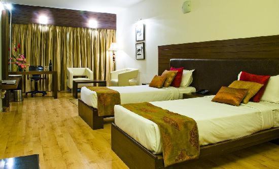 The Woodrose Hotel Bengaluru Kültér fotó