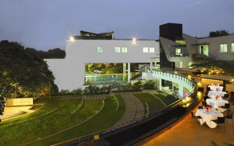 The Woodrose Hotel Bengaluru Kültér fotó